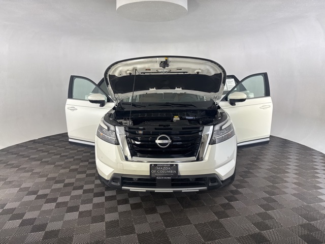 2024 Nissan Pathfinder Platinum photo 16