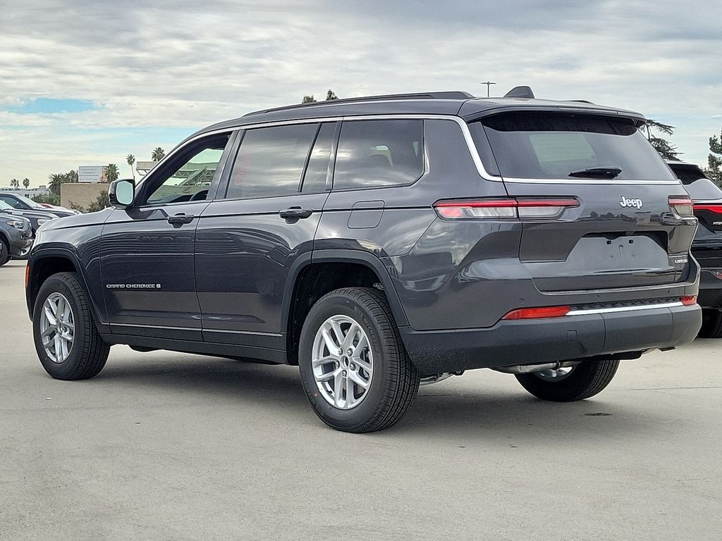2025 Jeep Grand Cherokee Laredo X photo 13