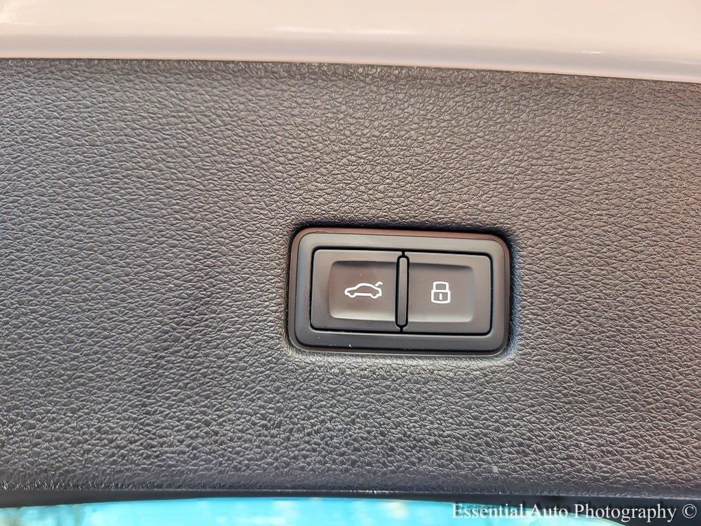 2022 AUDI Q8 - Image 19