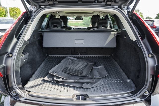 2023 Volvo XC60 Plus photo 8