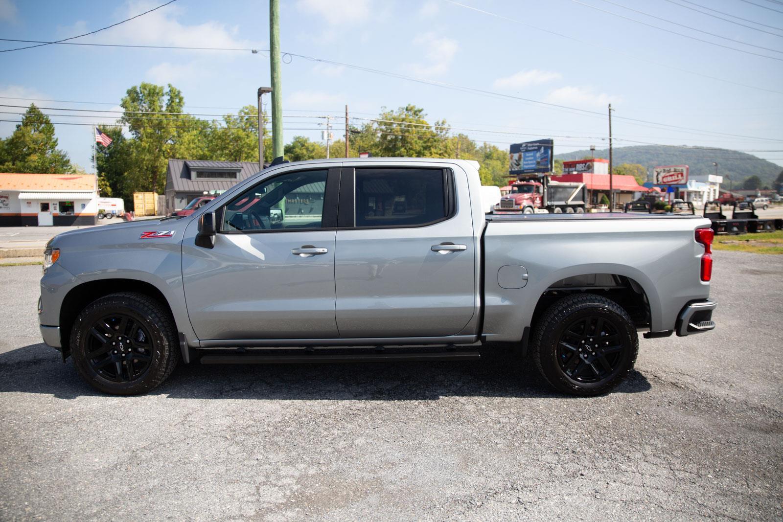 2025 Chevrolet Silverado 1500 RST photo 8
