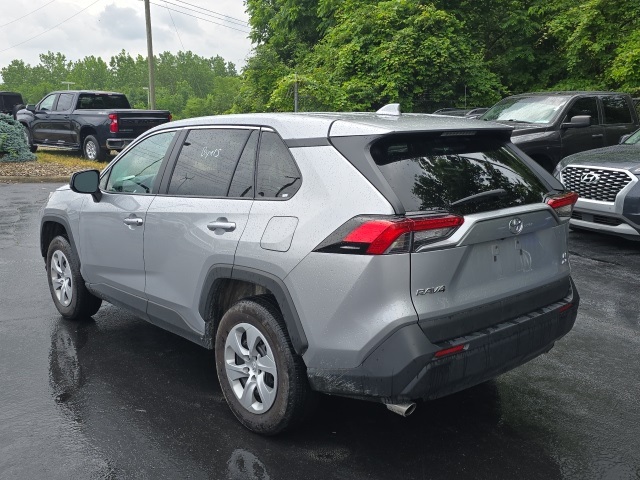 2024 Toyota RAV4 LE photo 6