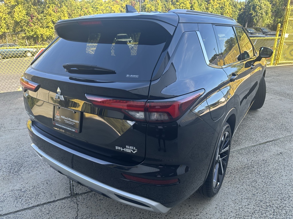 2024 Mitsubishi Outlander PHEV SEL photo 3
