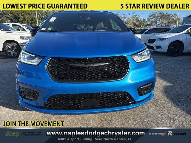 2026 Chrysler Pacifica Limited's photo