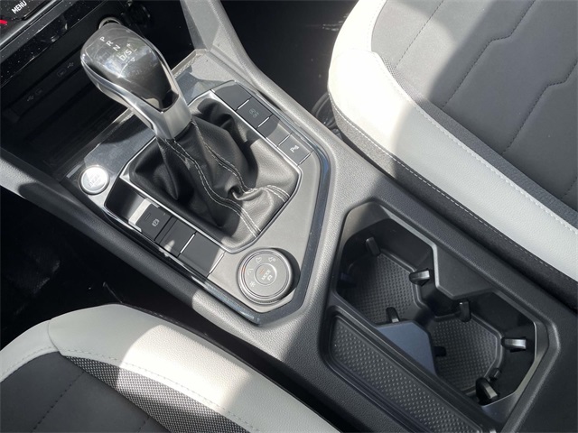 2025 Volkswagen Taos SE photo 21