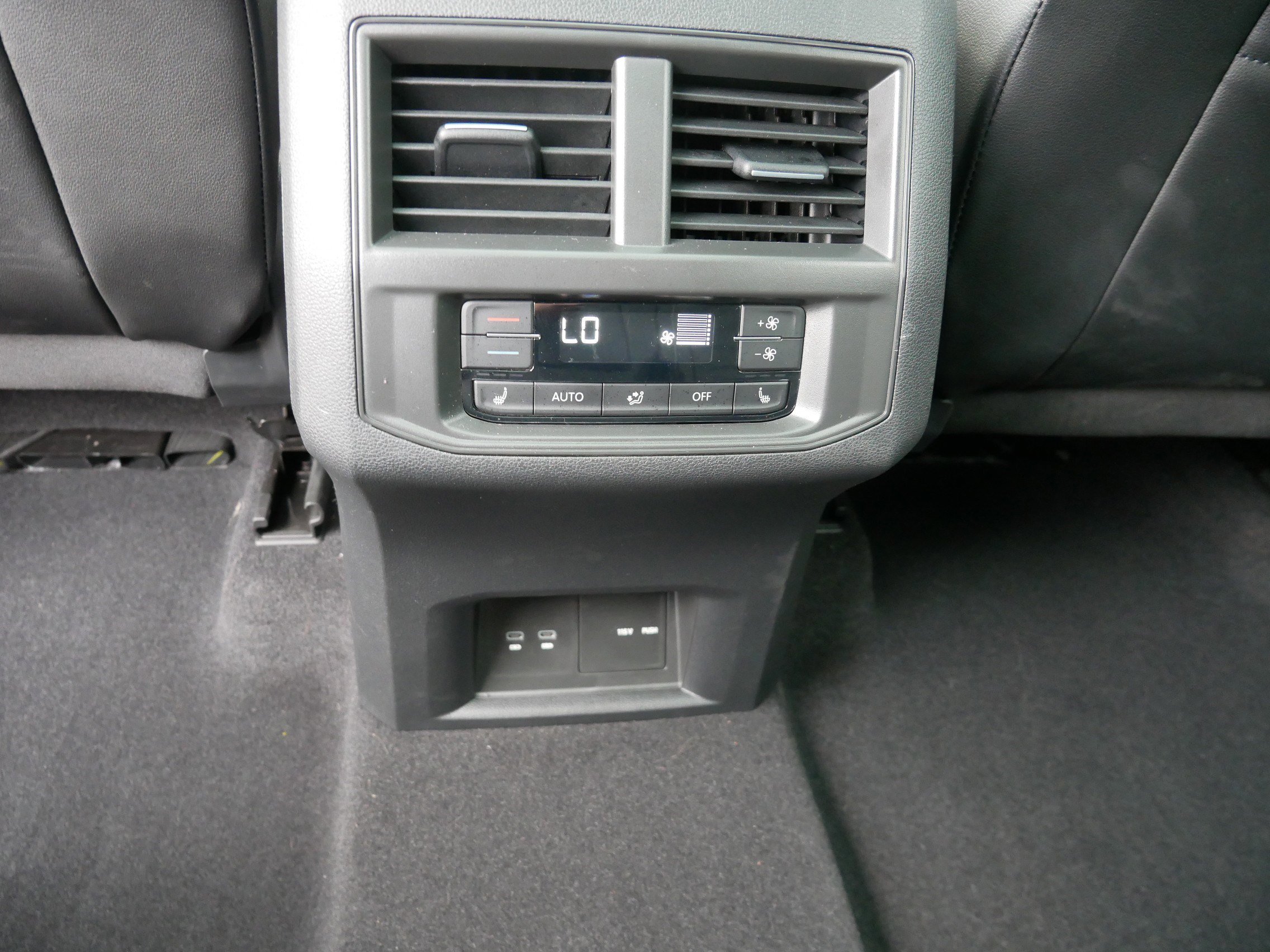 2022 Volkswagen Atlas V6 SEL Premium R-Line photo 17