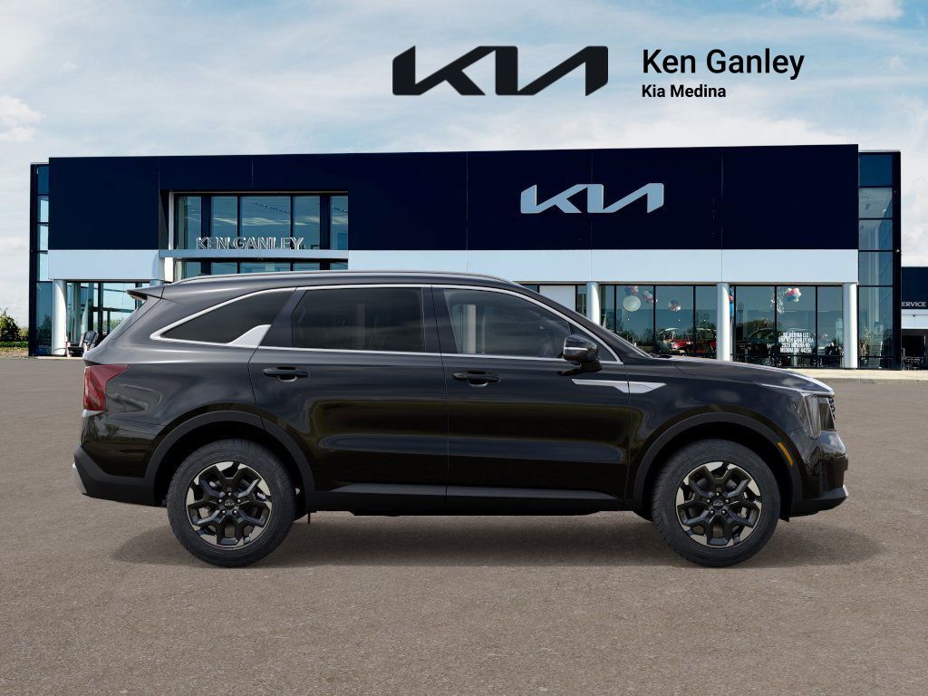 2025 Kia Sorento S photo 4