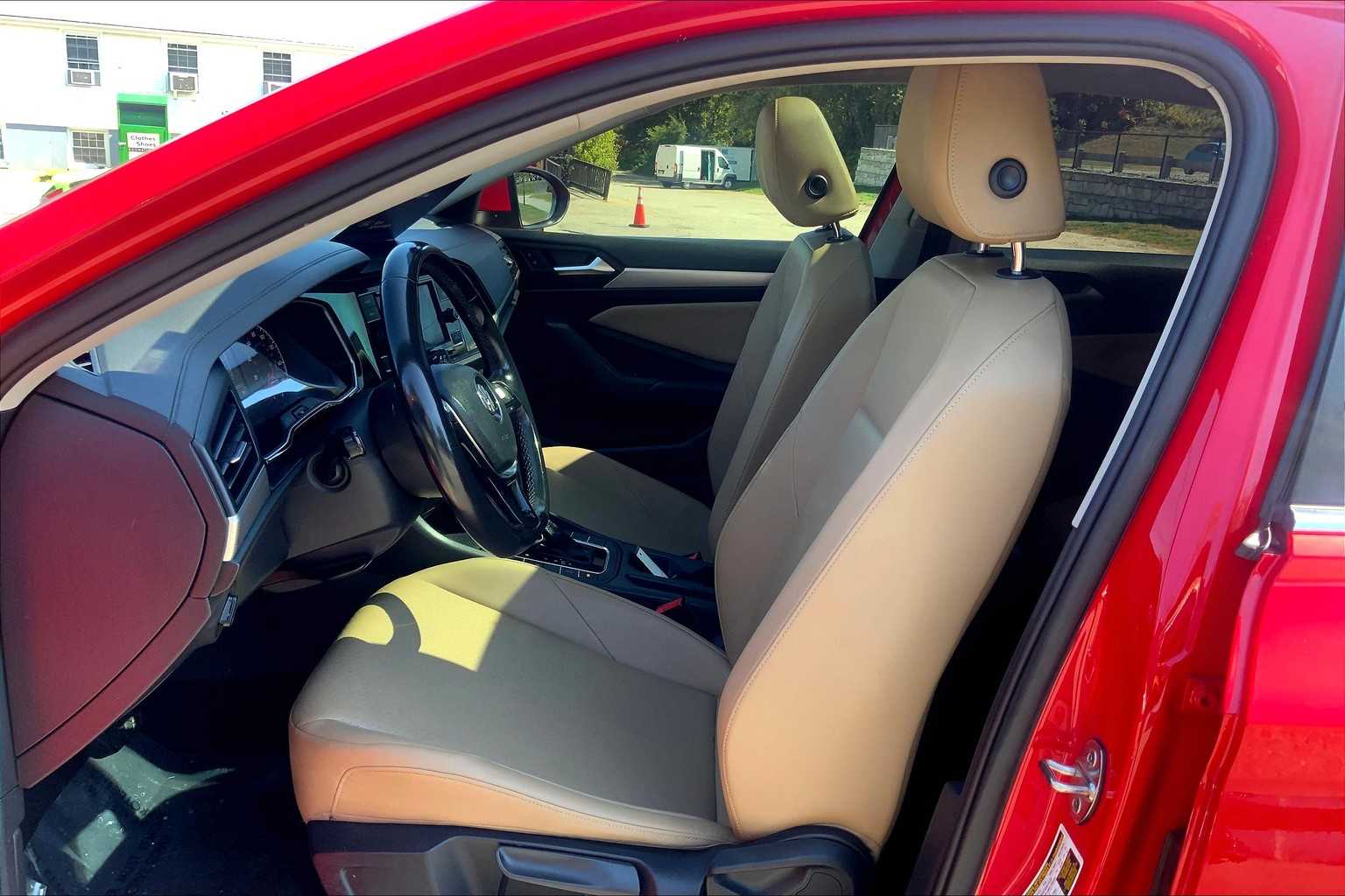 2019 Volkswagen Jetta SE photo 2