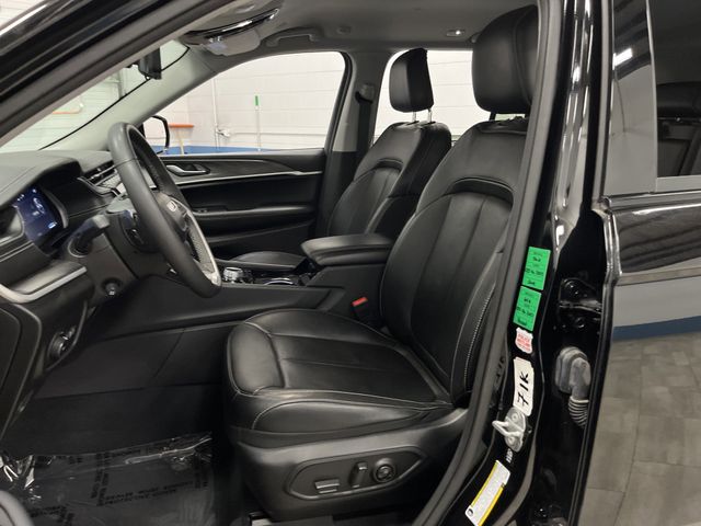 2023 Jeep Grand Cherokee Limited photo 3