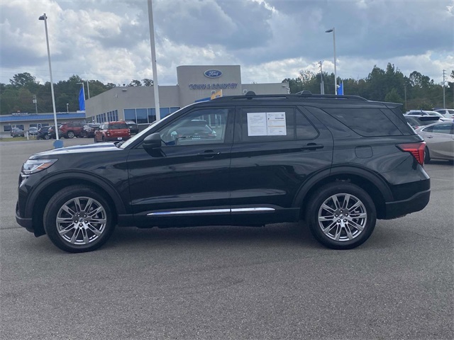 2025 Ford Explorer photo 6