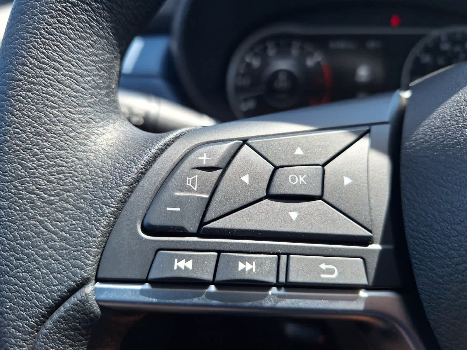 2025 Nissan Versa SV photo 12