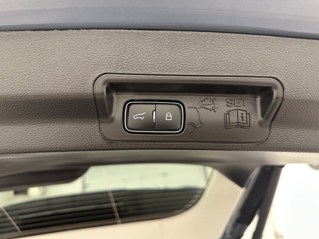 2025 Ford Explorer photo 18