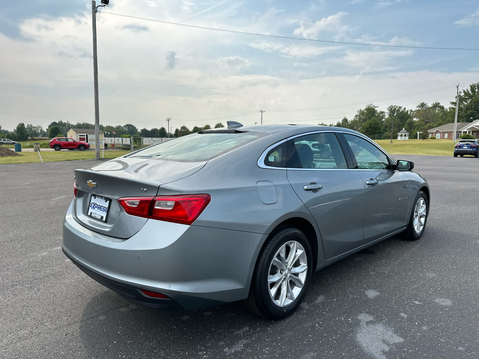 2024 Chevrolet Malibu 1LT photo 2