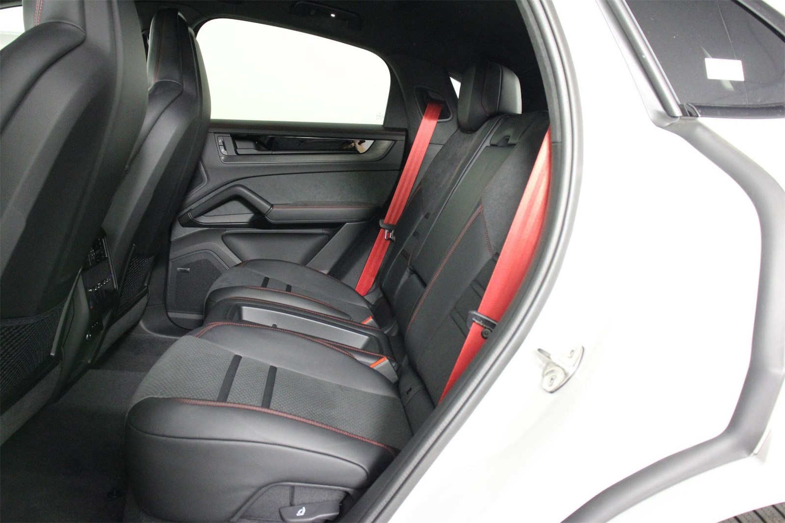 2025 Porsche Cayenne GTS photo 17