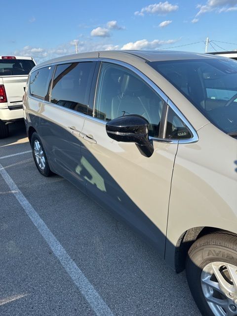 2025 Chrysler Pacifica photo 4