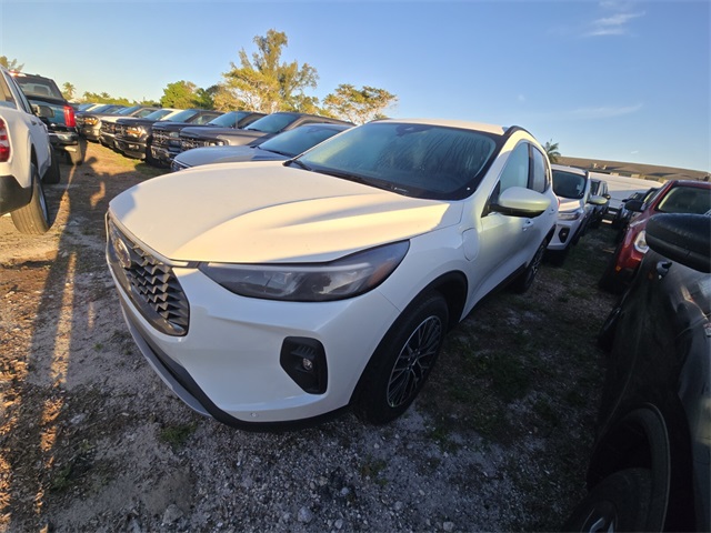 2025 Ford Escape Plug-In Hybrid photo 4