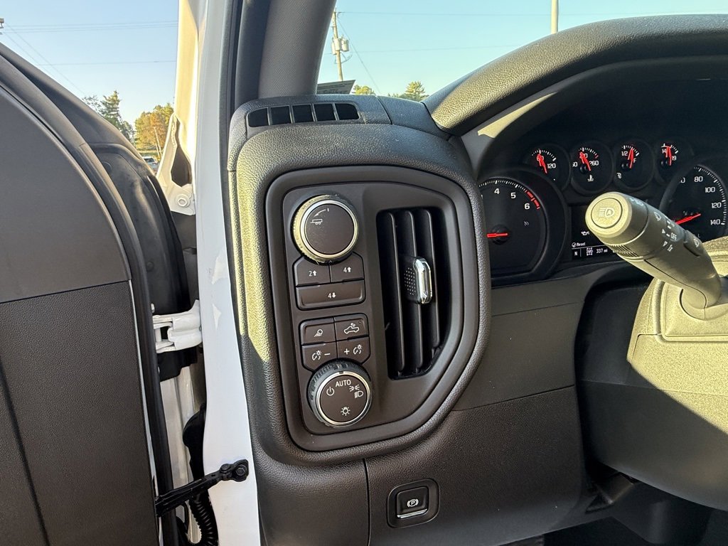 2025 Chevrolet Silverado Custom photo 12