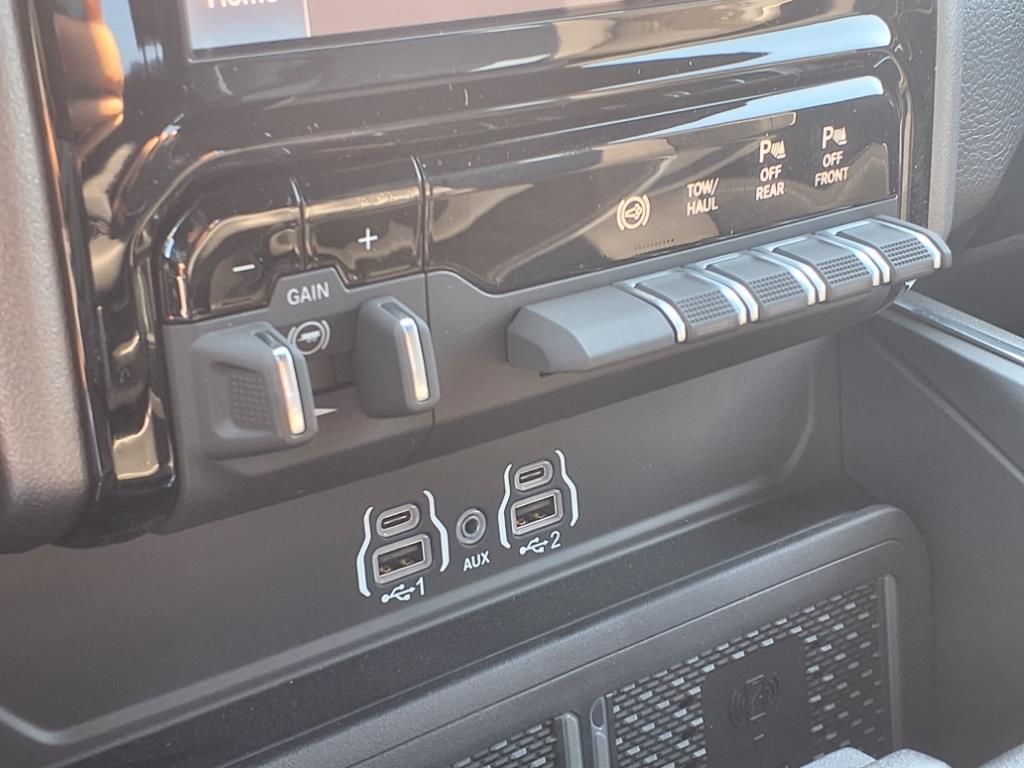2025 Ram 2500 Laramie photo 7