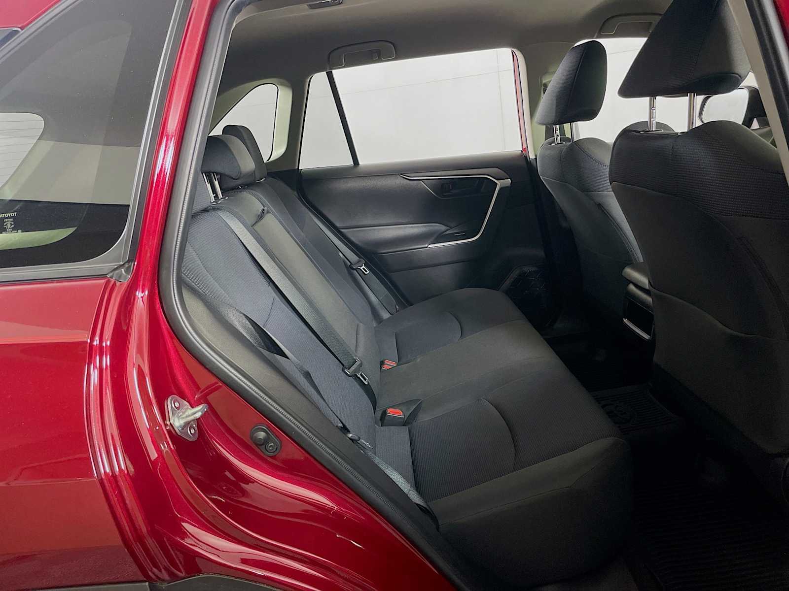 2021 Toyota RAV4 LE photo 21