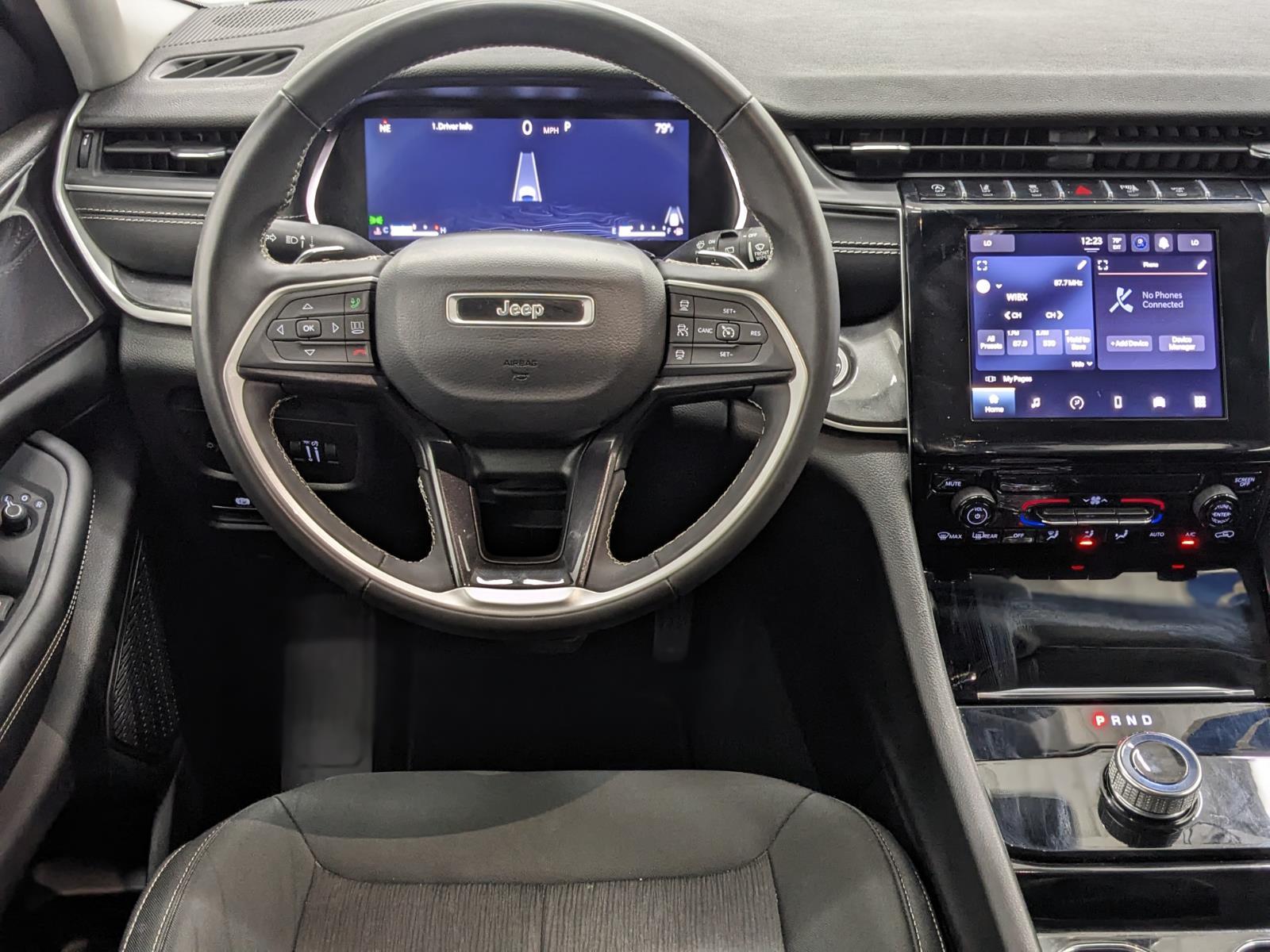 2023 Jeep Grand Cherokee Laredo photo 4