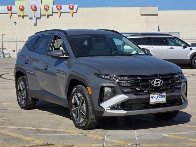 2026 Hyundai Tucson Hybrid SEL photo 4