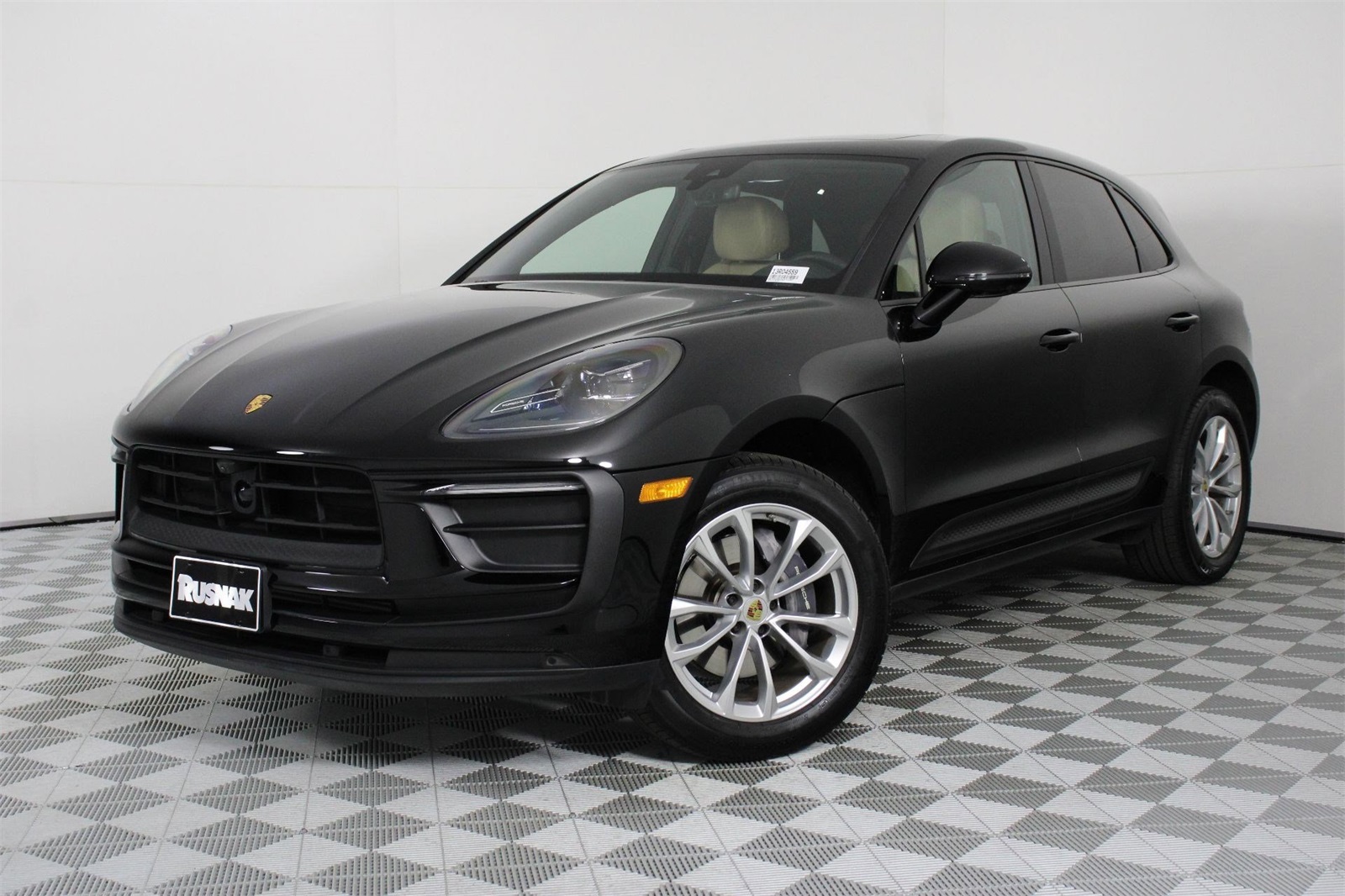 2025 Porsche Macan T