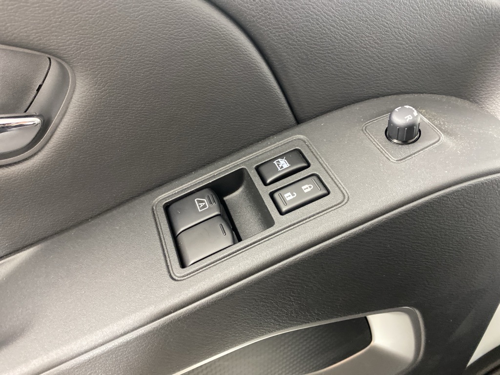 2025 Nissan Frontier SV photo 11