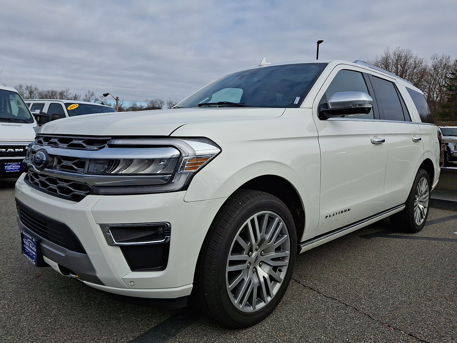 2023 Ford Expedition Platinum photo 2