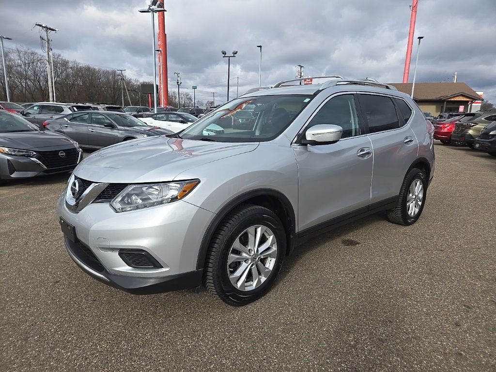 2014 Nissan Rogue SV photo 3