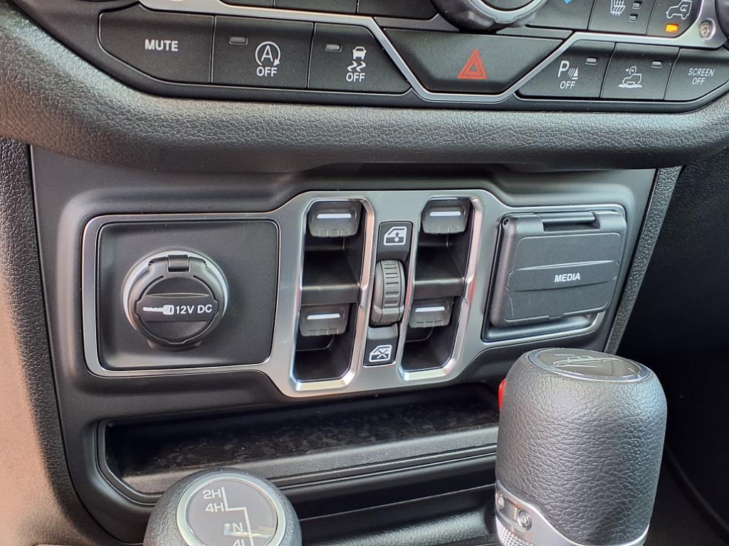 2025 Jeep Gladiator Sport S photo 9