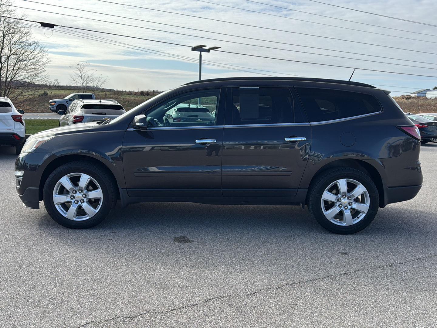 2017 Chevrolet Traverse 1LT photo 2