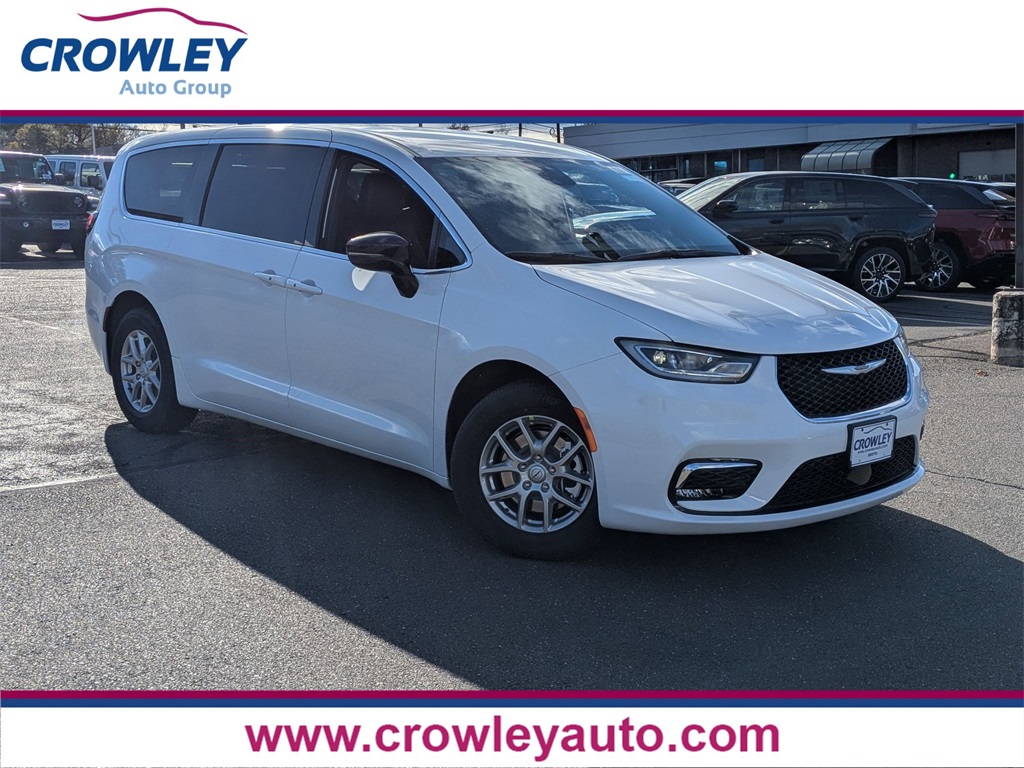 2026 Chrysler Pacifica Select's photo