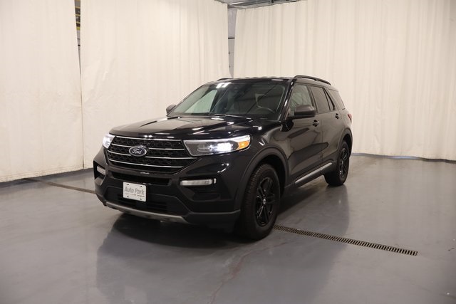 2023 Ford Explorer XLT photo 3