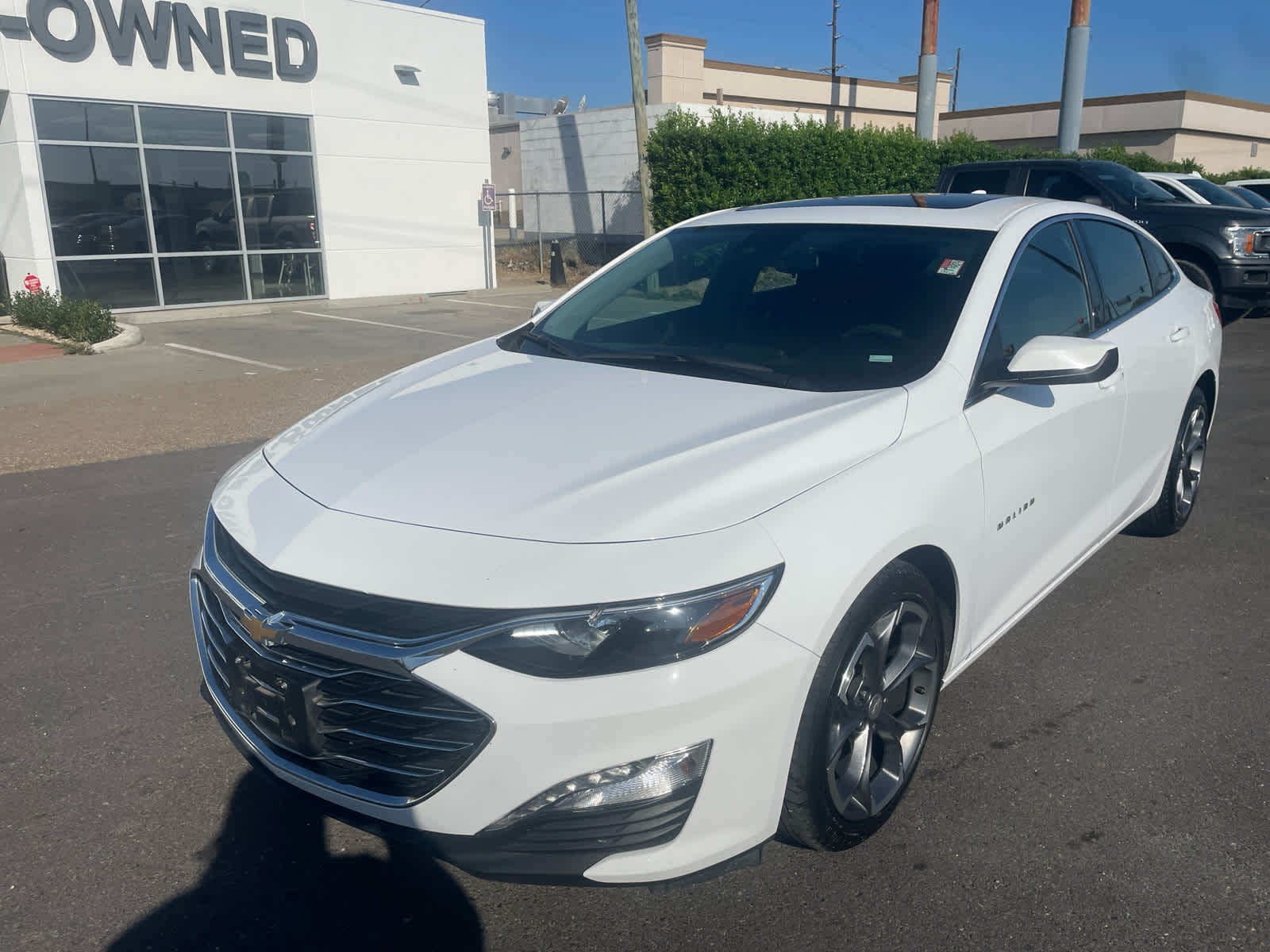 2024 Chevrolet Malibu 1LT photo 2