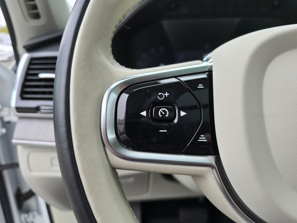 2024 Volvo XC90 Plus photo 23