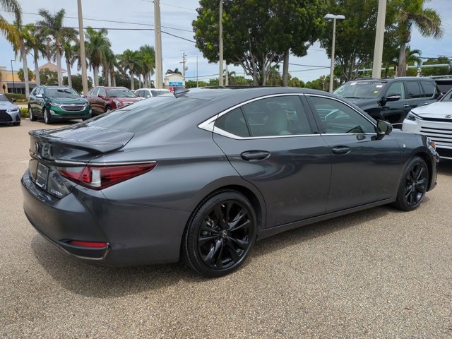 2024 Lexus ES 300h F SPORT Handling photo 4