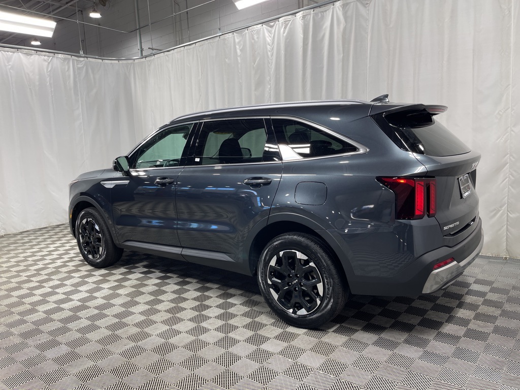 2024 Kia Sorento S photo 3