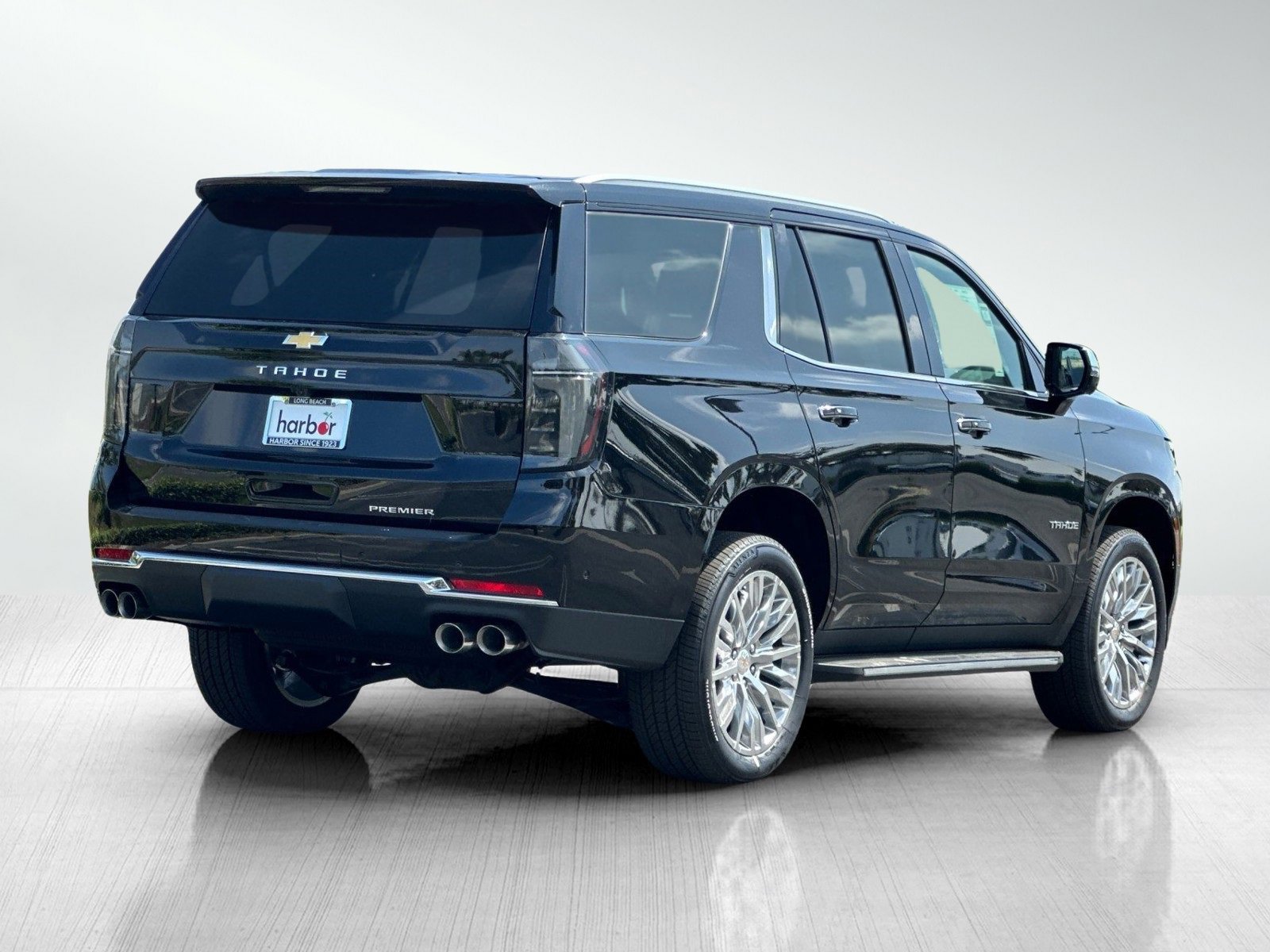 2025 Chevrolet Tahoe Premier photo 2