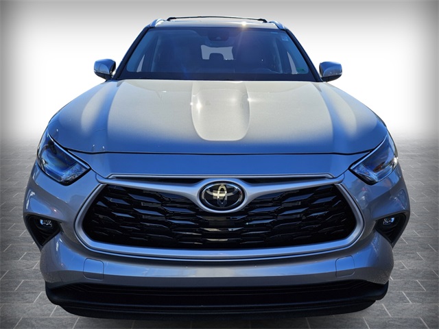 2021 Toyota Highlander XLE photo 2
