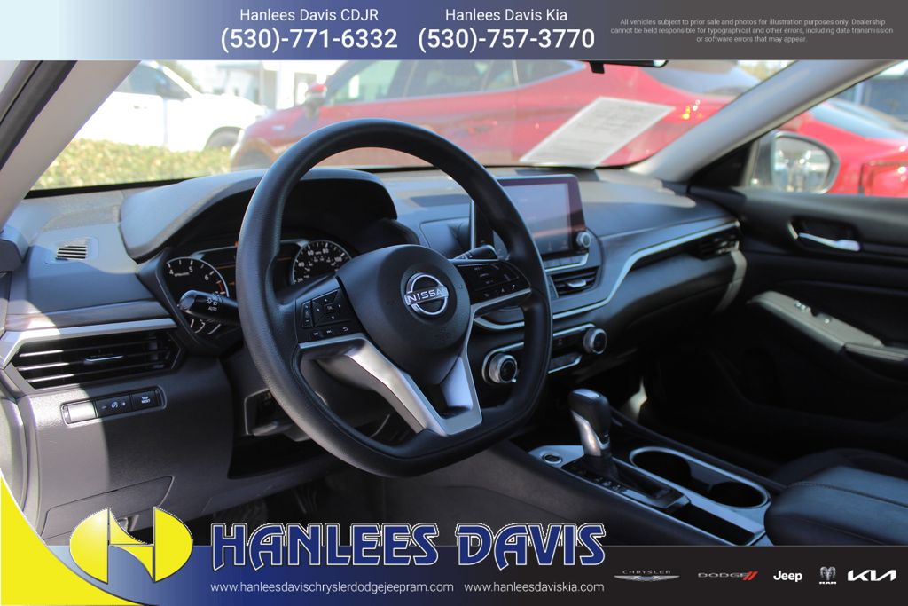 2024 Nissan Altima 2.5 SV photo 12