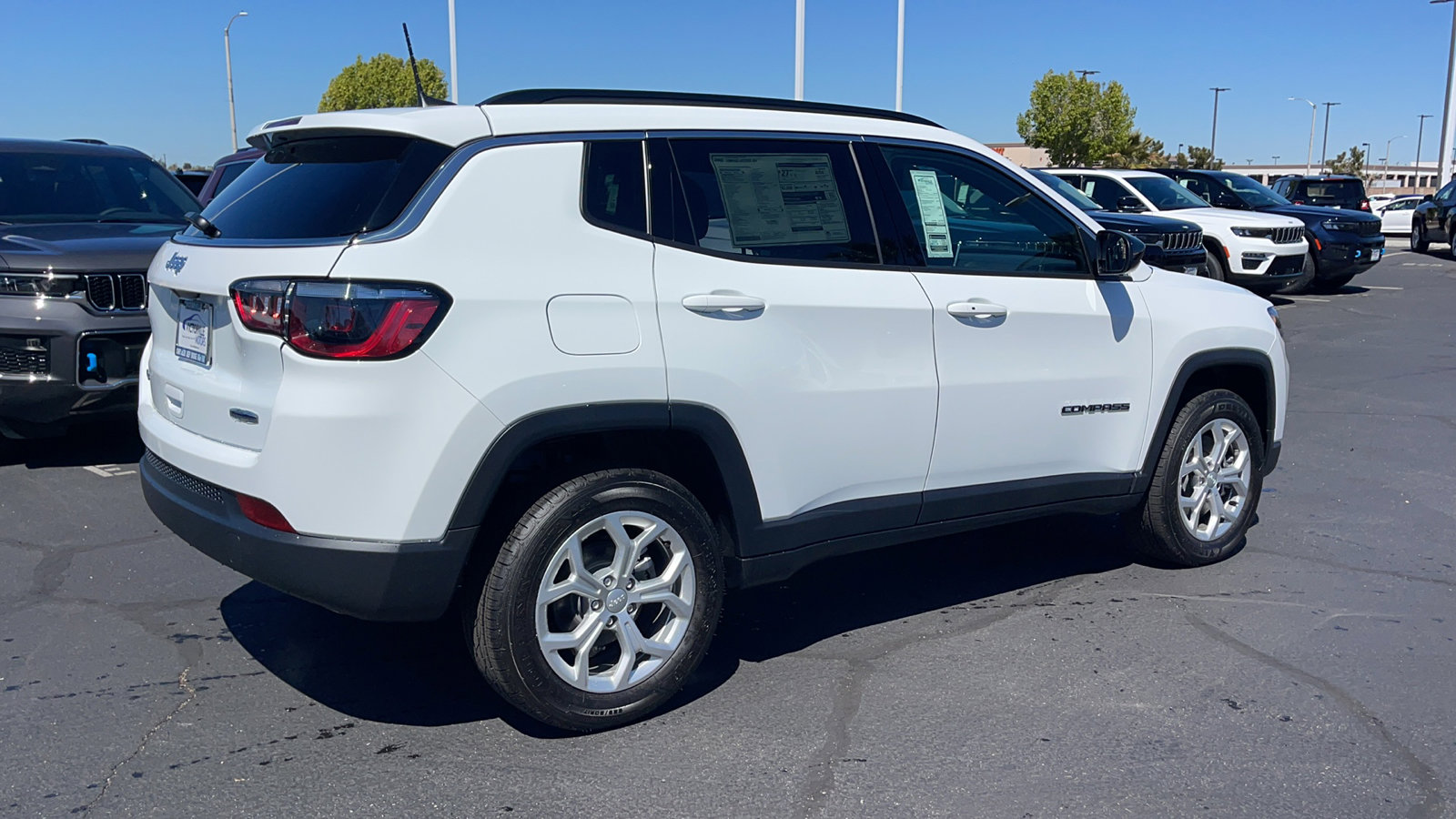 New 2024 Jeep Compass Latitude Sport Utility in Victorville 24J5020