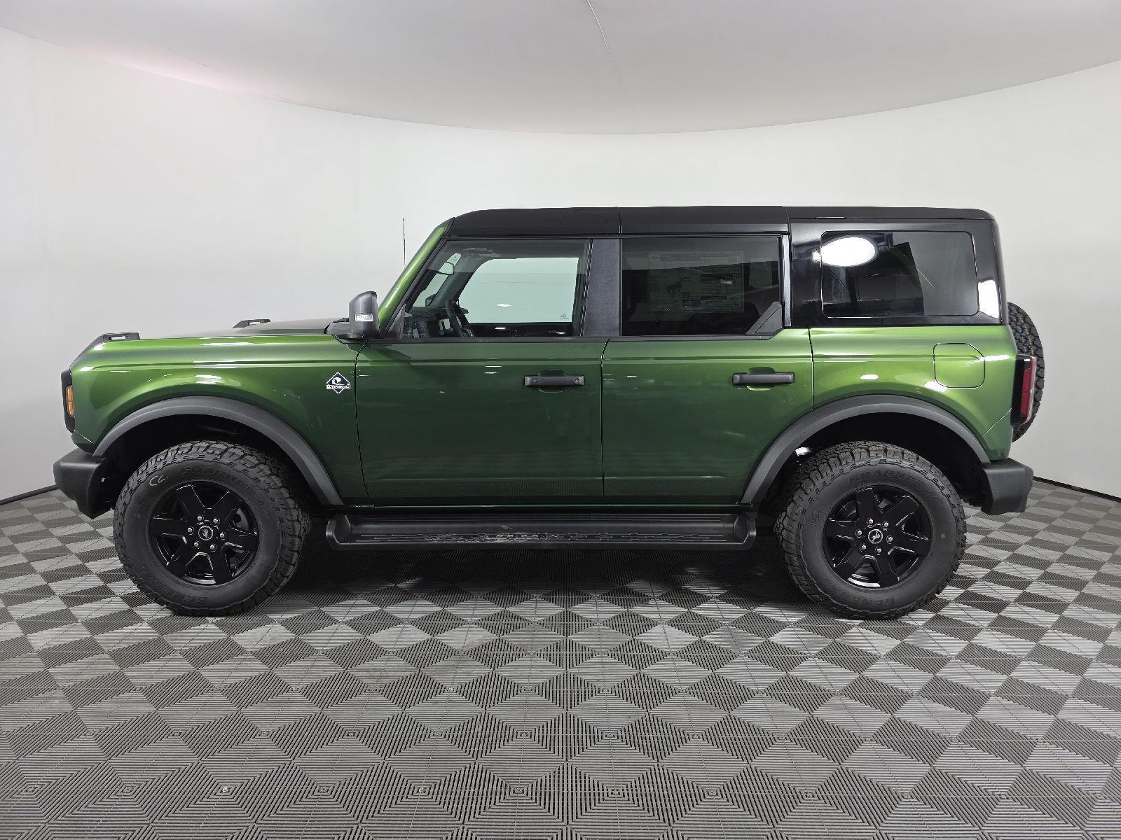 2025 Ford Bronco Outer Banks photo 2
