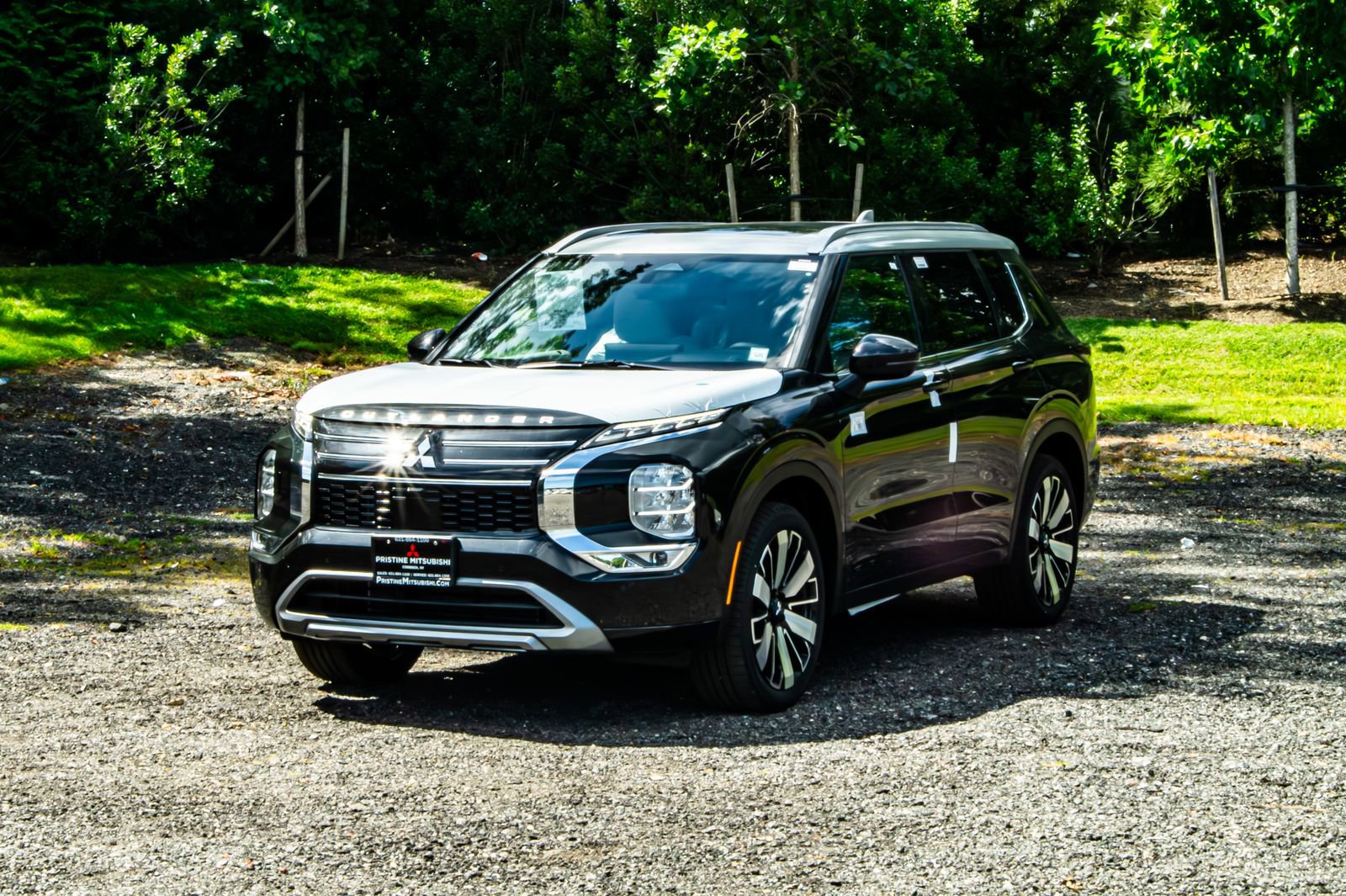 2025 Mitsubishi Outlander SEL Platinum Edition's photo