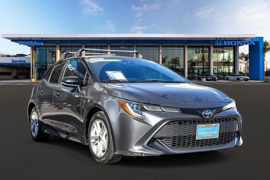 2022 Toyota Corolla Hatchback SE's photo