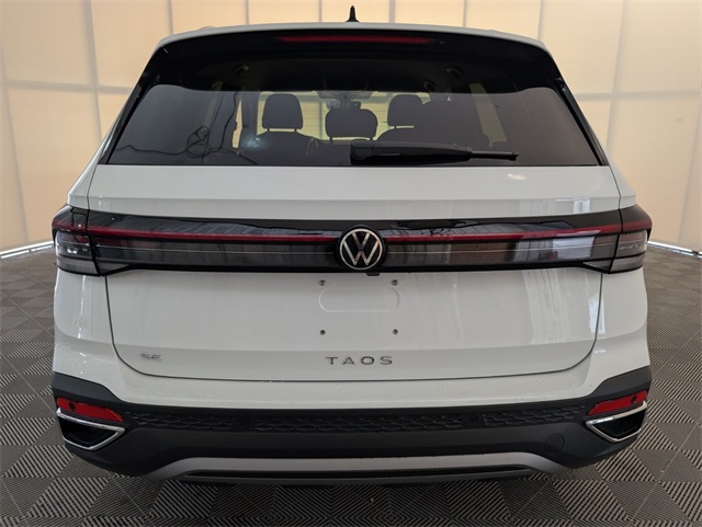 2025 Volkswagen Taos SE photo 8