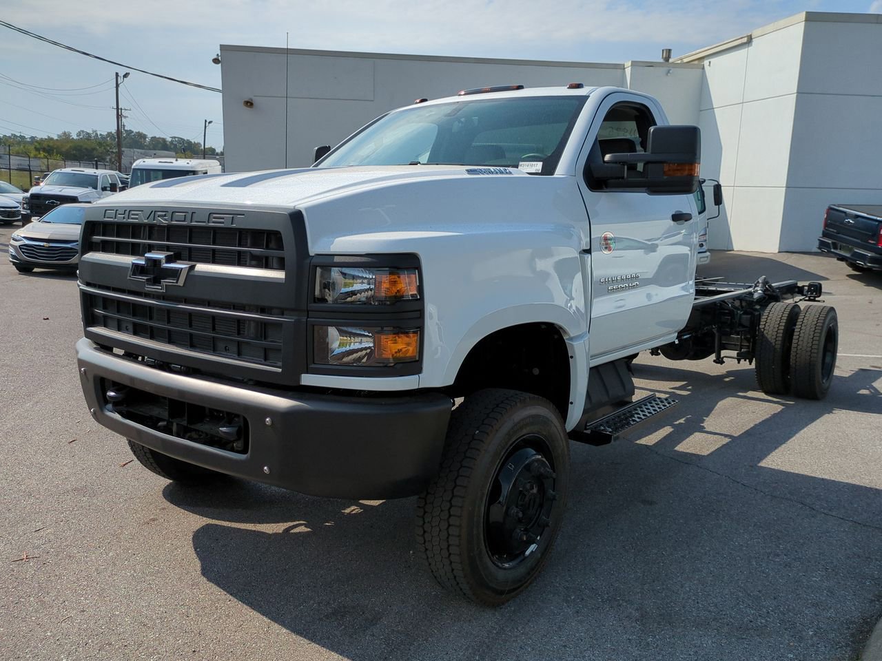 2024 Chevrolet Silverado 4500 Medium Duty Chassis Cab Work Truck's photo