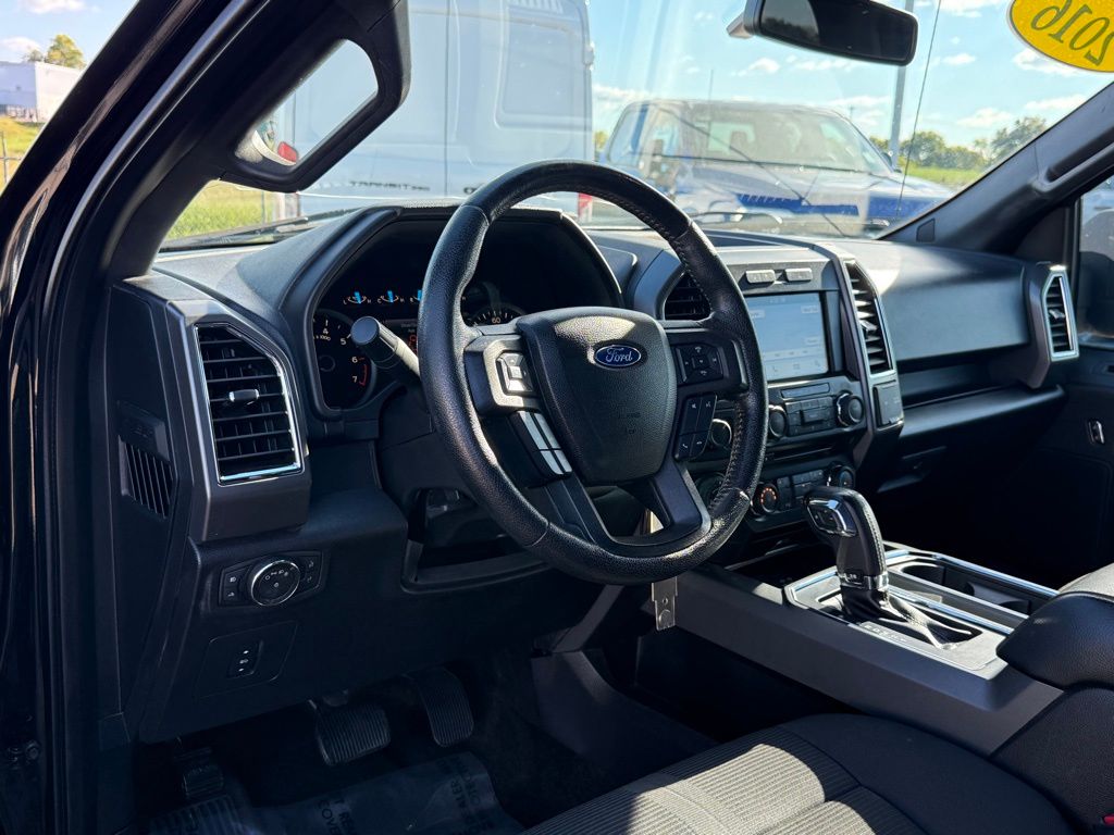 2016 Ford F-150 XLT photo 3