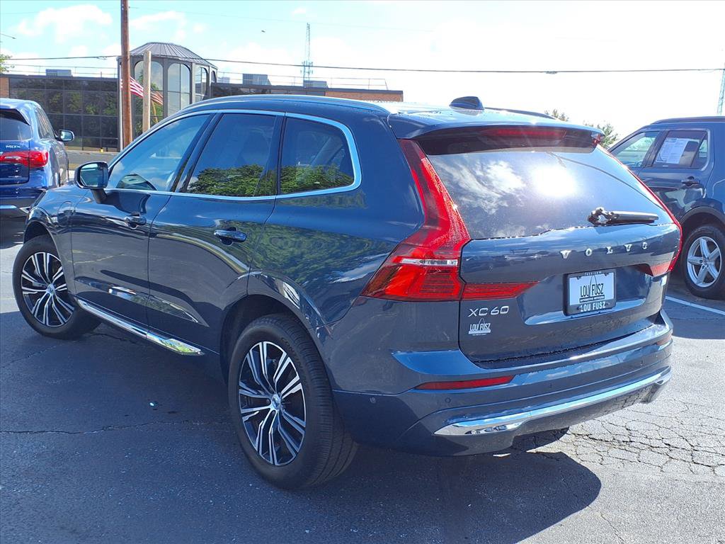 2022 Volvo XC60 Recharge Hybrid Inscription photo 2