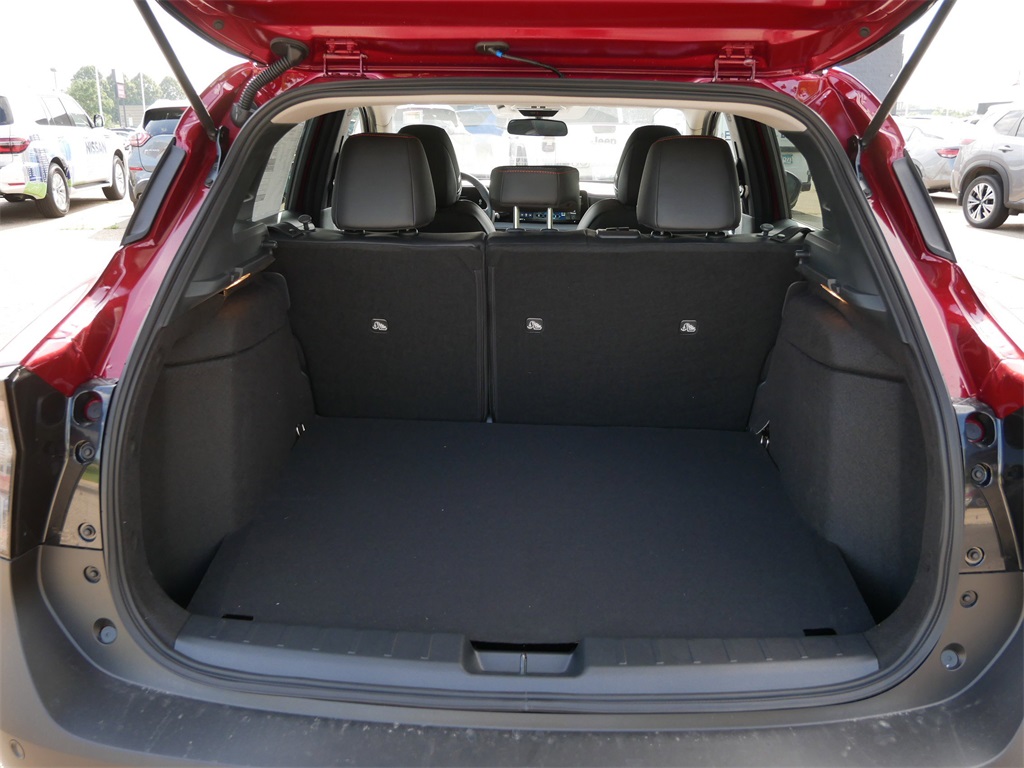 2025 Nissan Kicks SR photo 5