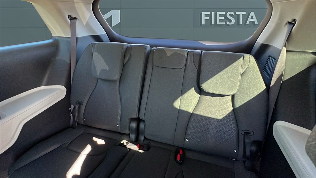 2023 Kia Carnival LX photo 7